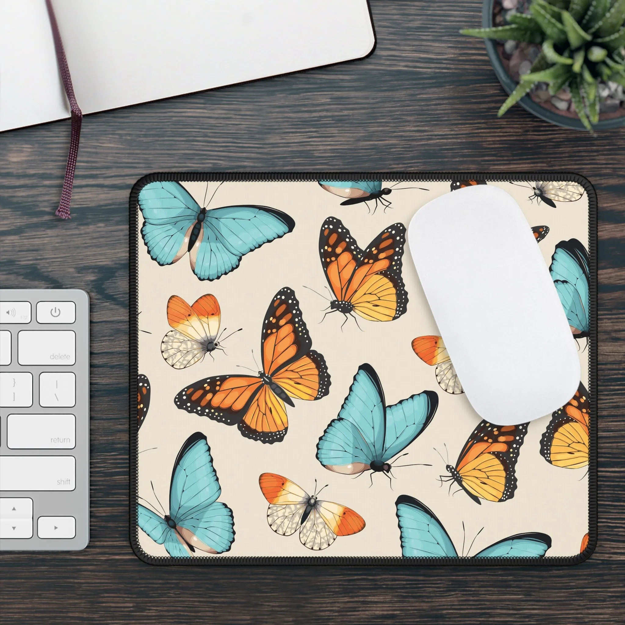 Butterfly Bliss Gaming Mouse Pad - Vibrant Decor for Gamers