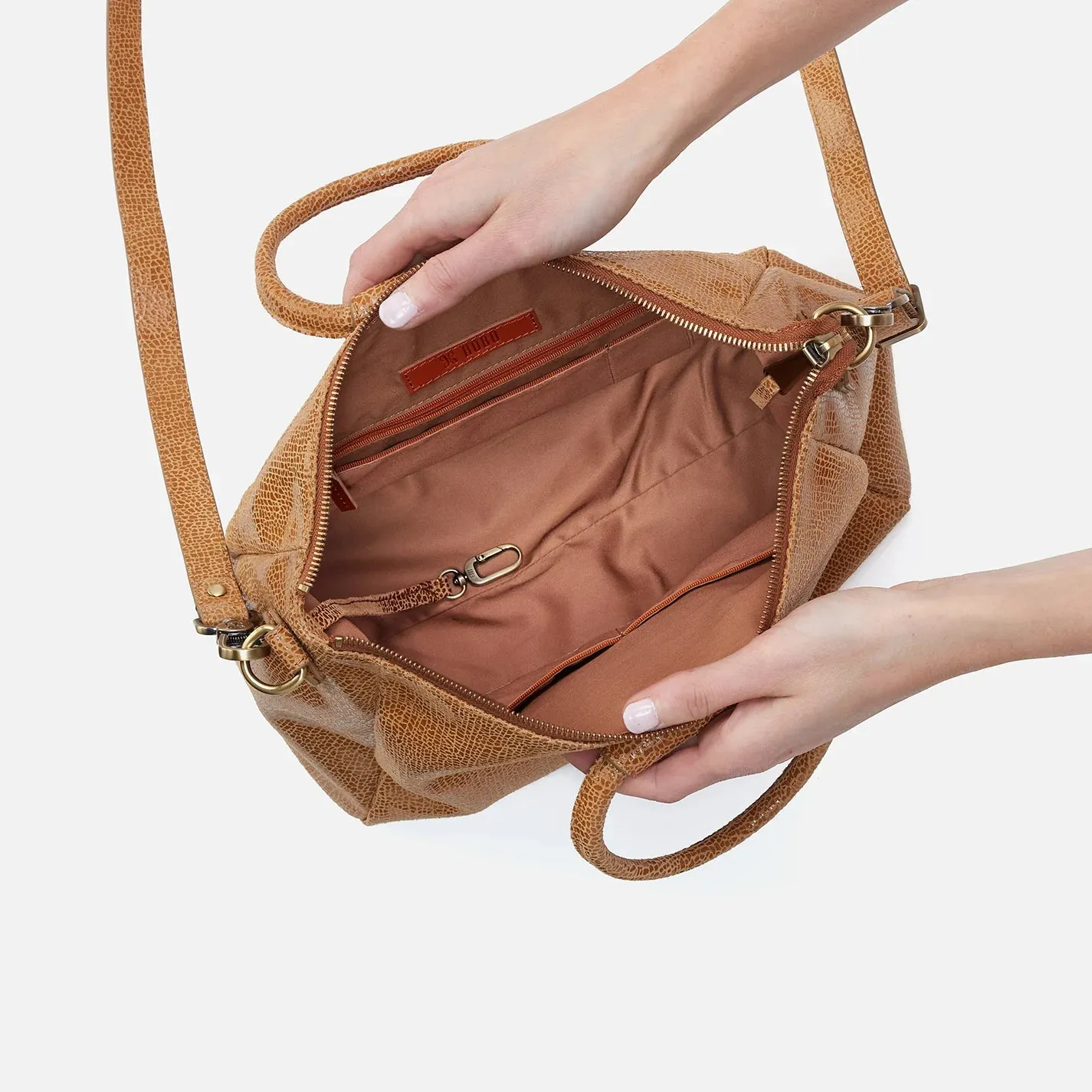 Hobo Sheila Medium - Cedar Crackle Print