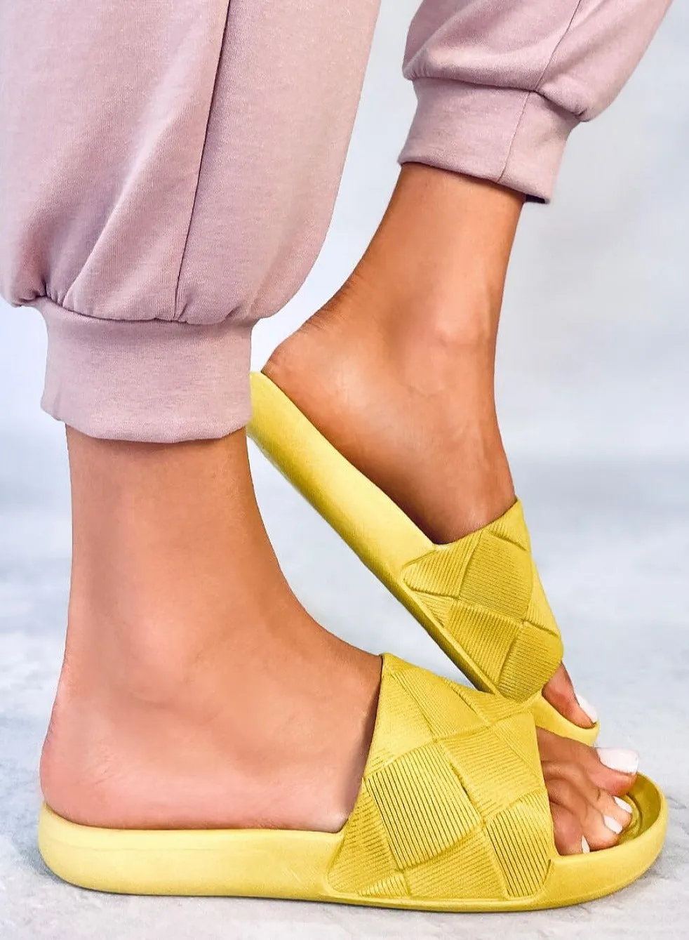 TEEK - Yellow Green Textured Checkered Slides